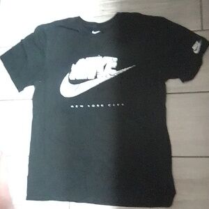 Boys Sz:M Nike T Shirt